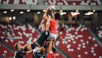 九游电竞站-湖人逆转取胜，詹姆斯表现全场最佳，詹姆斯率领湖人夺冠